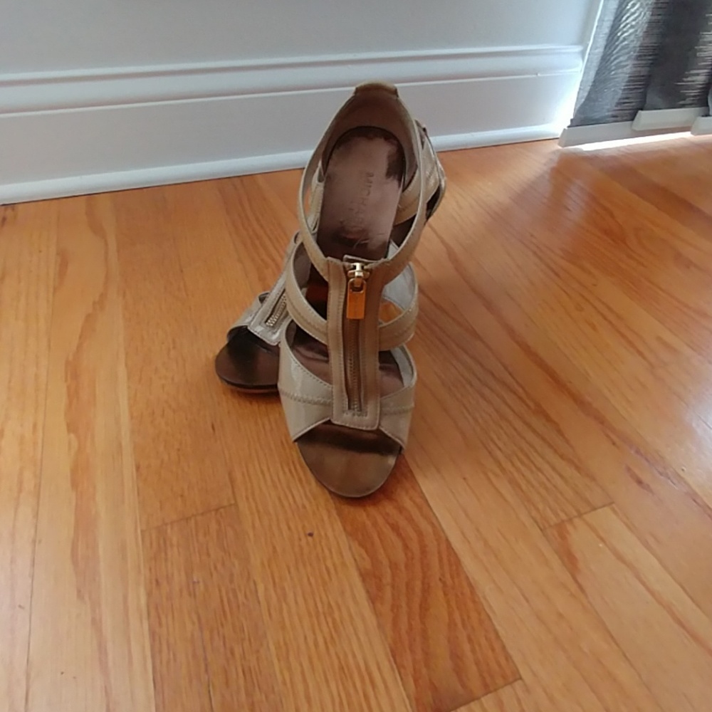Open toe heals - Picture 2 of 4